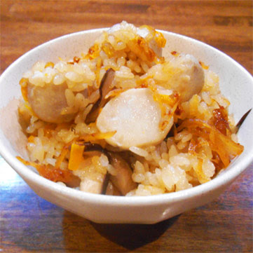 「れんげ米」「きざみ生姜のおかか炊き」を使った里いもの具沢山炊き込みご飯